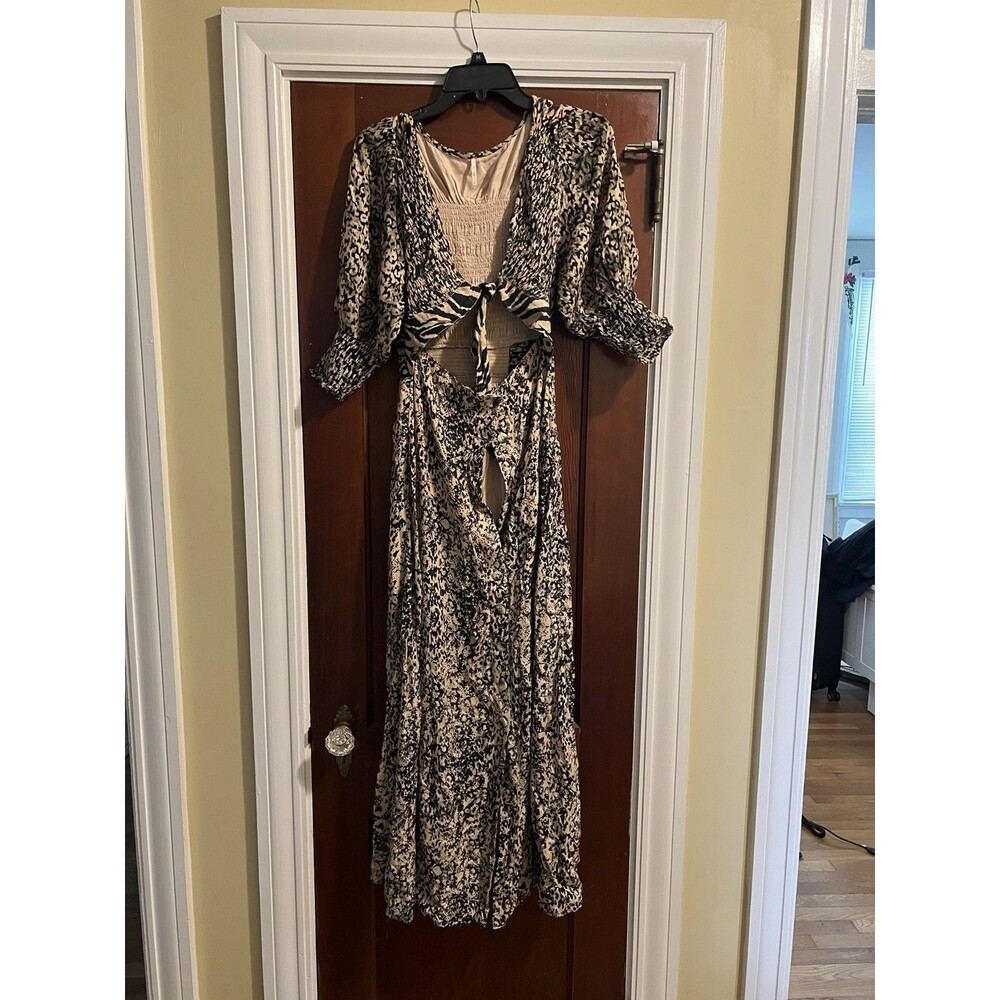 Ladies used beige/black polka dot dress. Size Small Long sleeves. V-neck